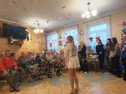 Rozdanie paczek mieszkańcom Bytomskiego Centrum Wsparcia, 23.12.2025
